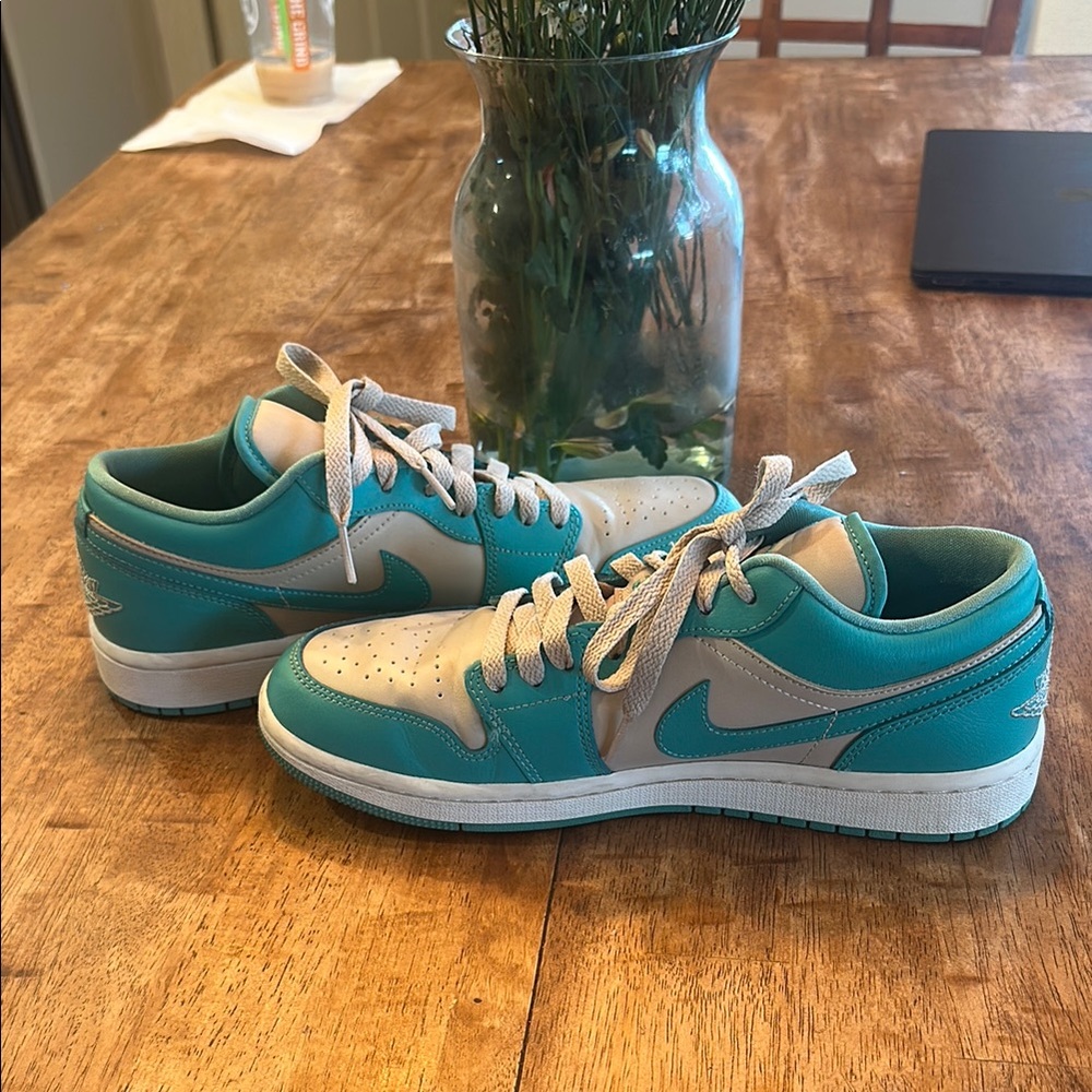Nike Turquoise and Cream Low-Top Sneakers